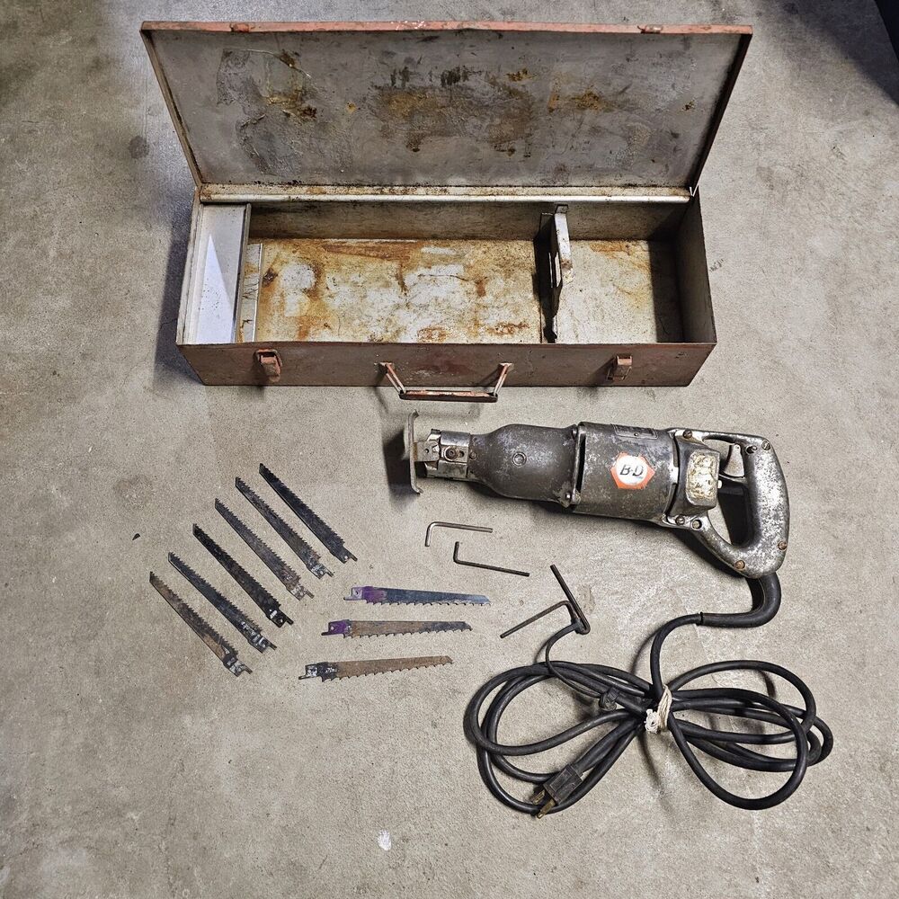 VTG Black & Decker No. 682 6-Speed Heavy Duty Saber Saw Reciprocating w/ Blades